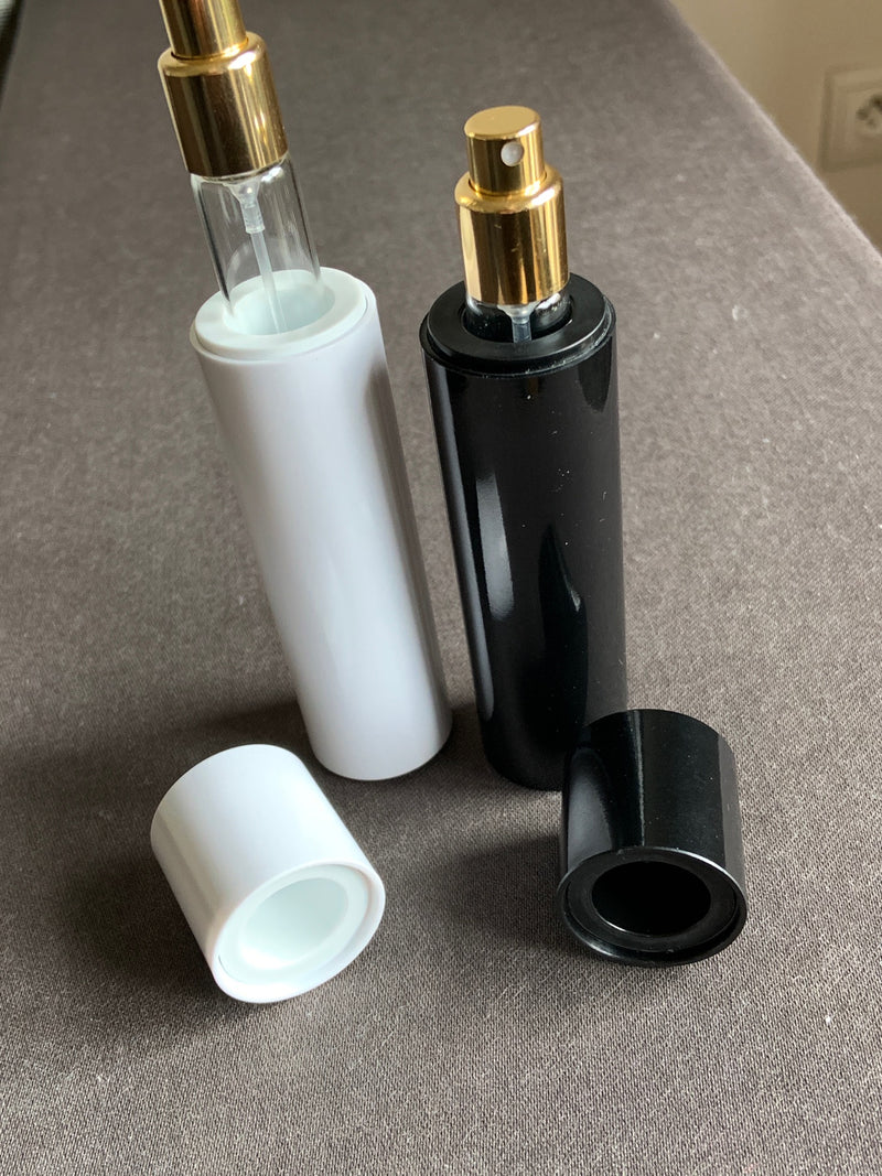 BLACK AND WHITE: EXCHANGEABLE VIAL TRAVEL ATOMIZERS